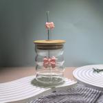 A luxurious glass cup with artistic touches and a wooden lid. Elegance begins with the details, with an elegant and environmentally friendly glass straw.