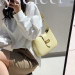elegant handbag in four multi-colored colors. A luxurious touch to every look. Elevate your elegance with this classic bag, carefully designed to combine simplicity and elegance