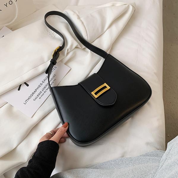 elegant handbag in four multi-colored colors. A luxurious touch to every look. Elevate your elegance with this classic bag, carefully designed to combine simplicity and elegance