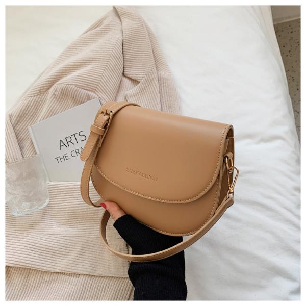 Genuine leather crossbody bag, practical elegance with a classic design