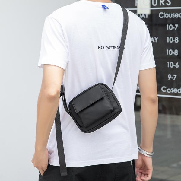 Small Shoulder Bag Enjoy simplicity and elegance with this small shoulder bag designed to fit your fast-paced lifestyle.