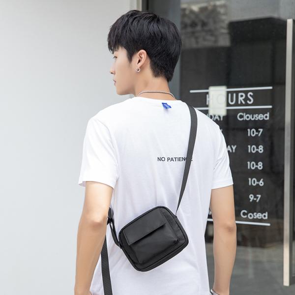 Small Shoulder Bag Enjoy simplicity and elegance with this small shoulder bag designed to fit your fast-paced lifestyle.