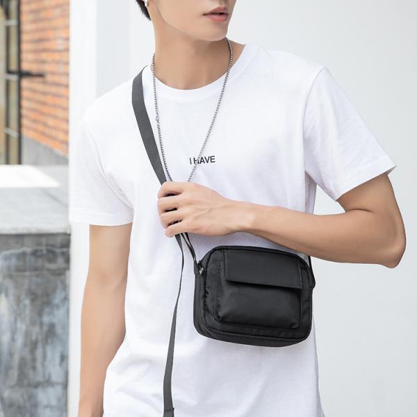 Small Shoulder Bag Enjoy simplicity and elegance with this small shoulder bag designed to fit your fast-paced lifestyle.