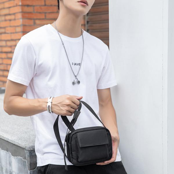 Small Shoulder Bag Enjoy simplicity and elegance with this small shoulder bag designed to fit your fast-paced lifestyle.