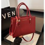 Elegant large capacity handbag in red and black, a perfect balance between practicality and attractiveness.