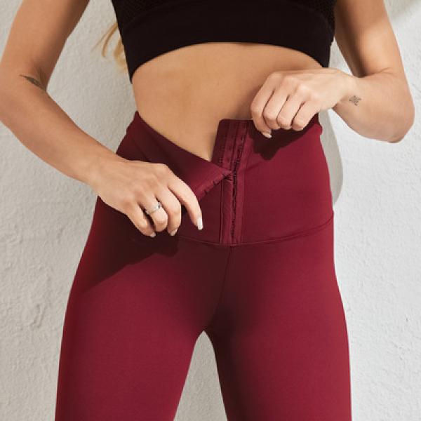 Sports leggings for tightening the waist and instant sculpting are specially designed to shape your body and give you the maximum stability that your exercises require.