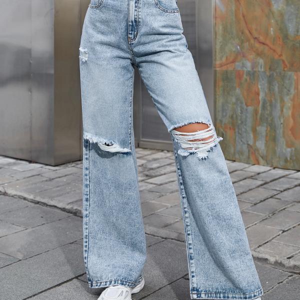 Jeans that embody modern and bold strength. A design that breaks the rules. Elevate your casual elegance.