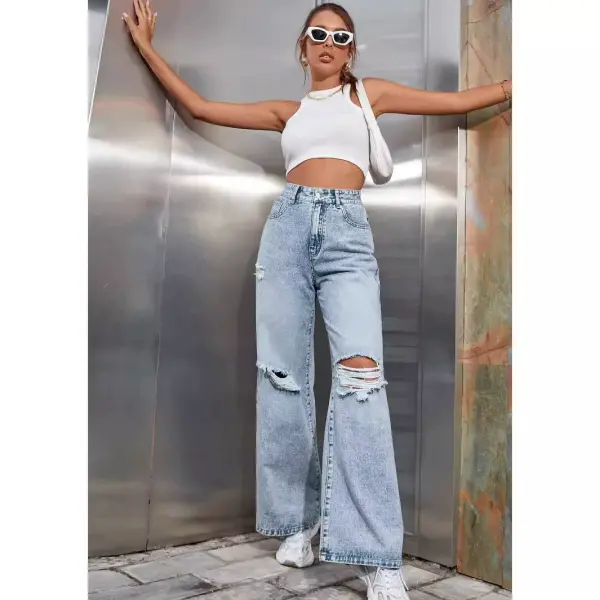 Jeans that embody modern and bold strength. A design that breaks the rules. Elevate your casual elegance.