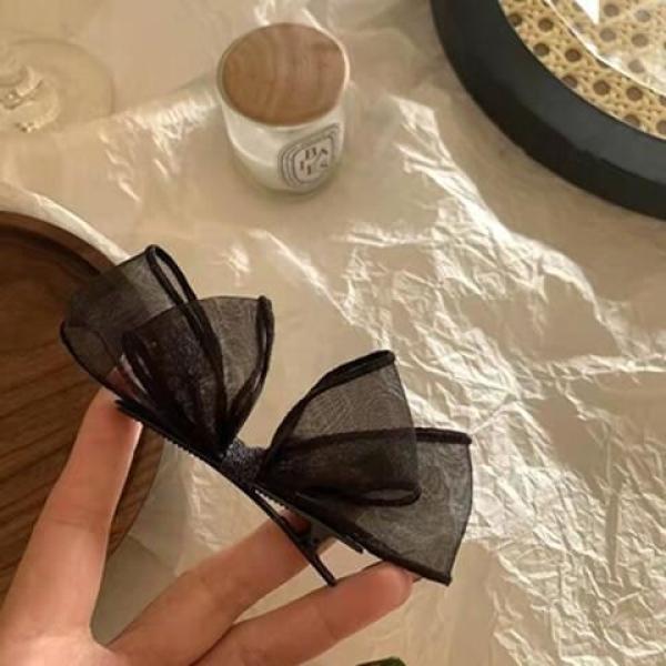 Black mesh hair clip, an artistic touch that complements your elegance